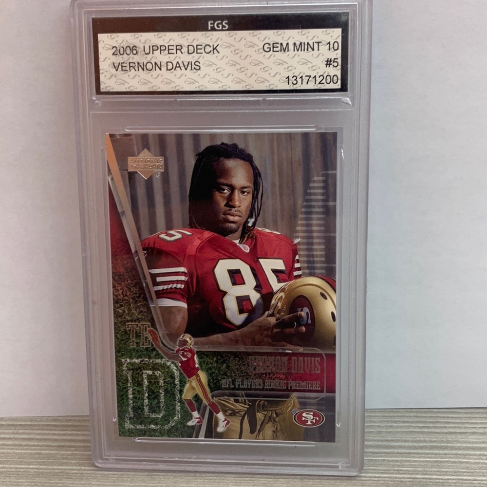 2006 Upper Deck Vernon Davis 49ers (MISC8)